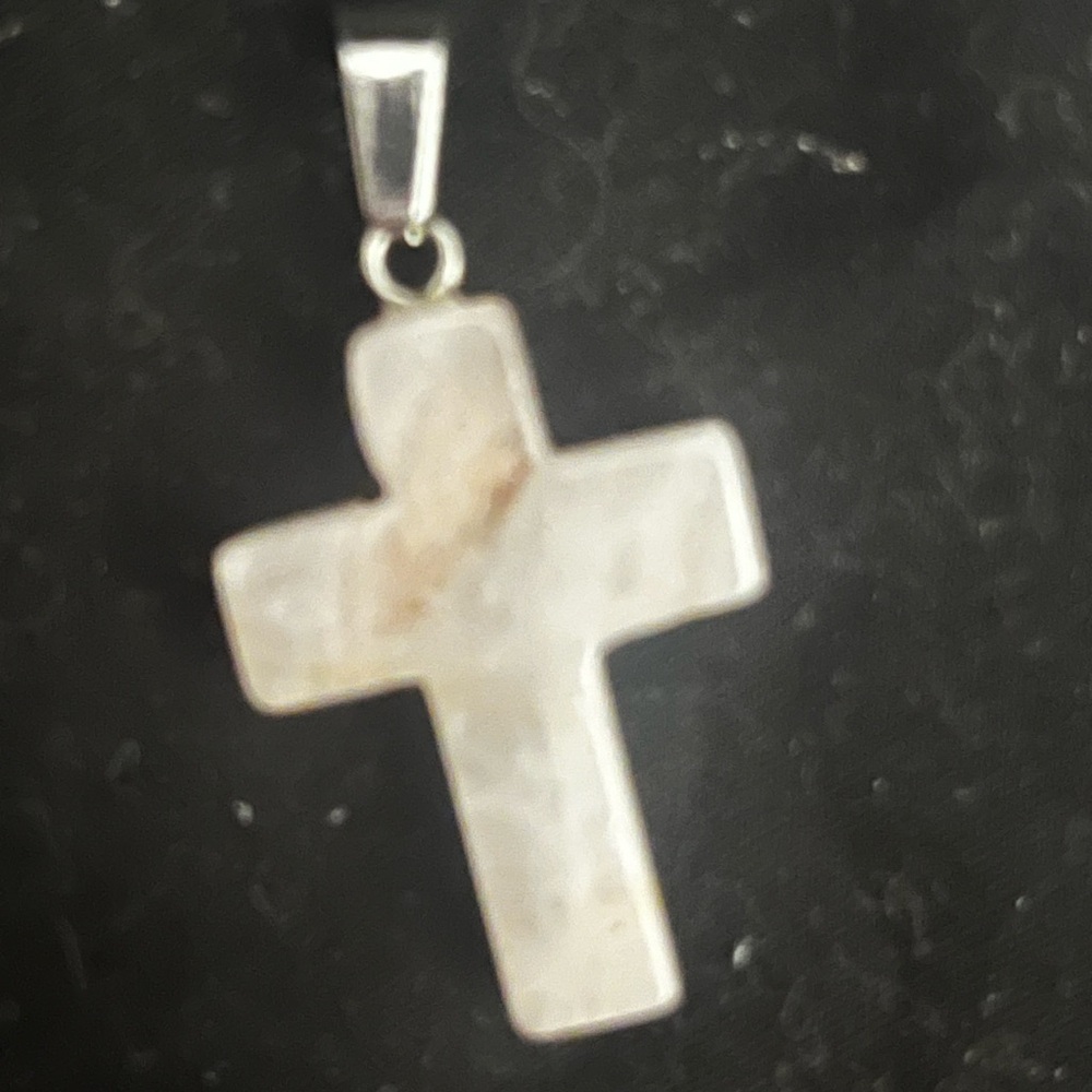 Elegant Silver and Rose Quartz Cross Pendant